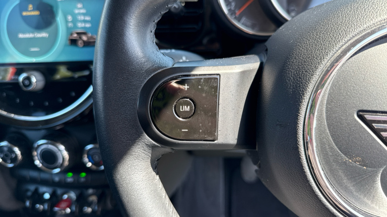 MINI Hatchback 1.5 Cooper Classic 3dr Petrol Hatchback